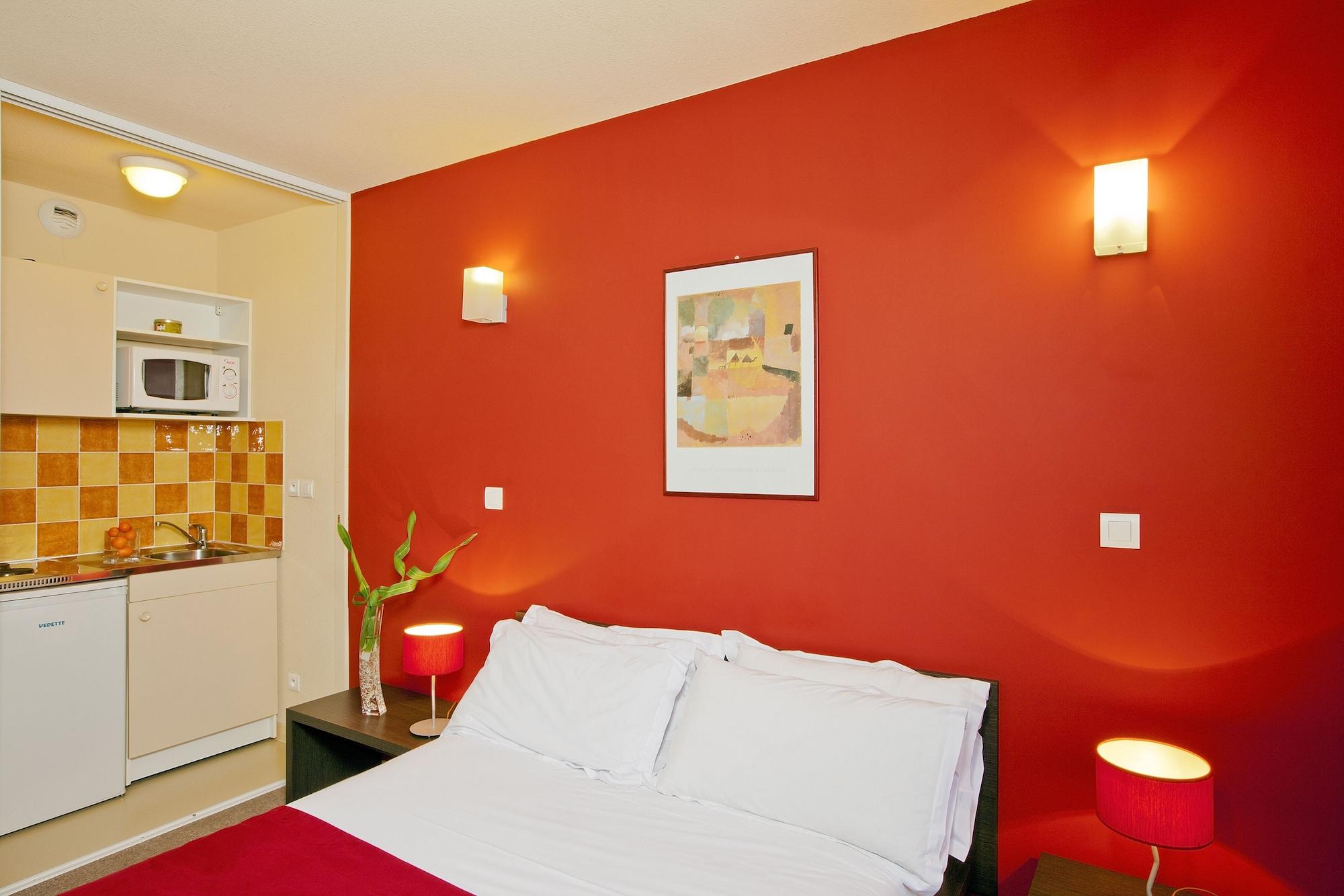 Cerise Valence Aparthotel Валанс Екстериор снимка
