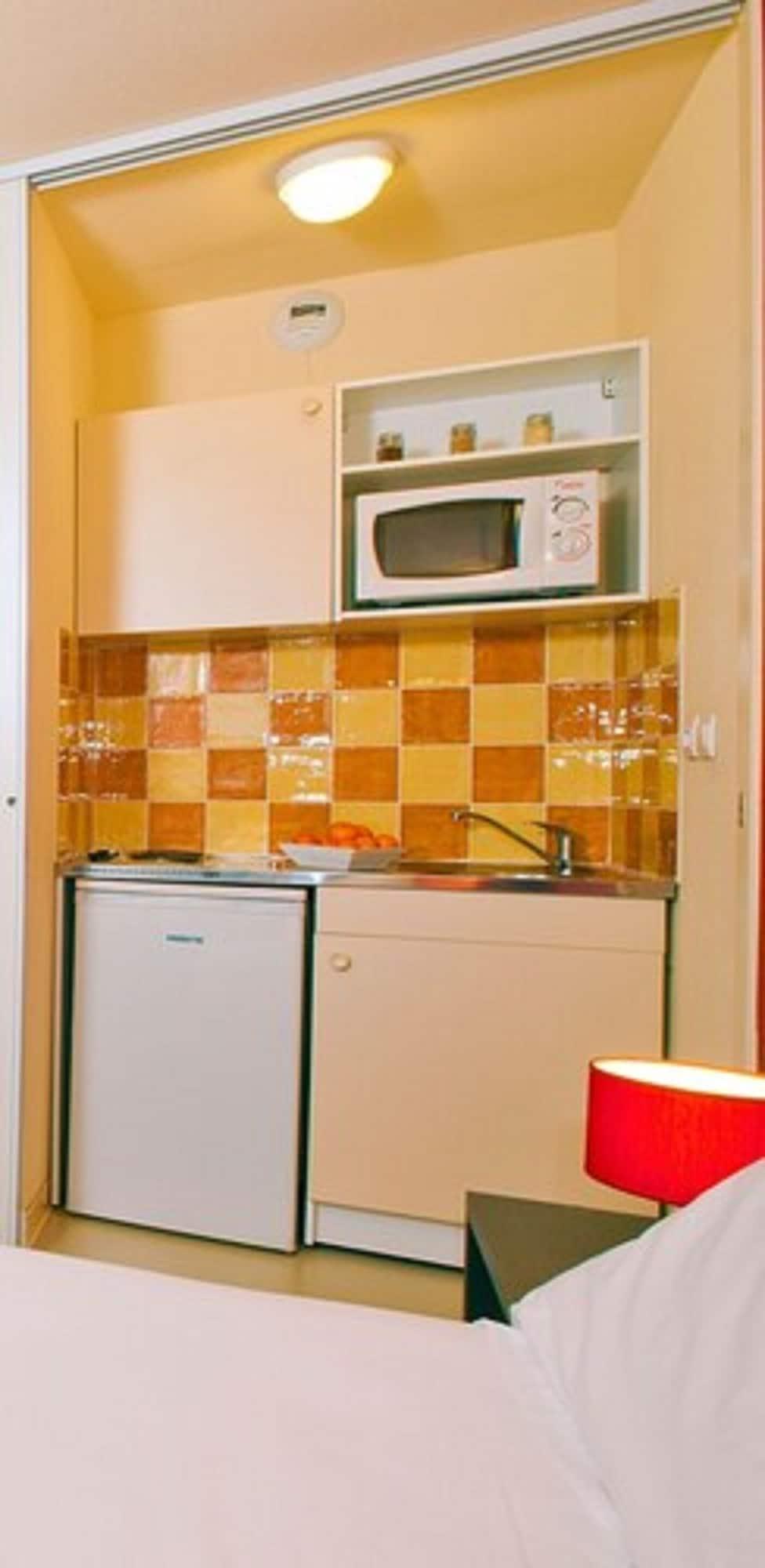 Cerise Valence Aparthotel Валанс Екстериор снимка