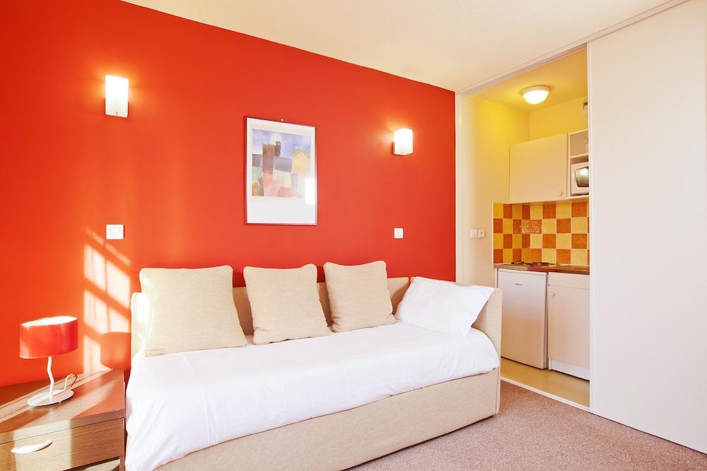 Cerise Valence Aparthotel Валанс Екстериор снимка