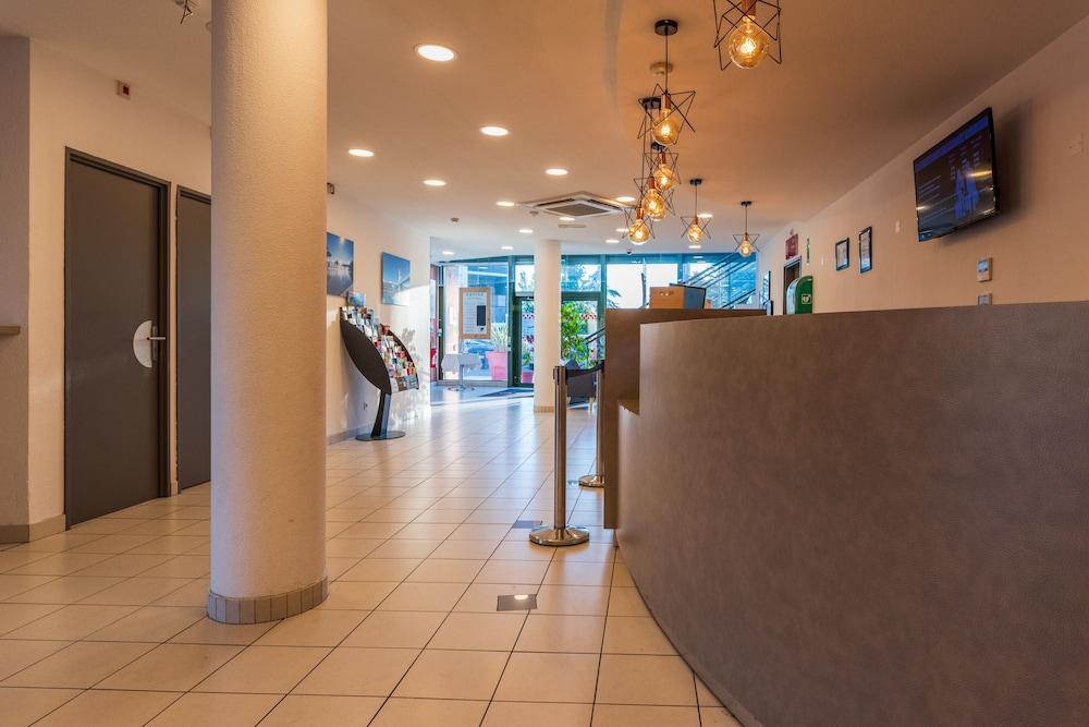 Cerise Valence Aparthotel Валанс Екстериор снимка
