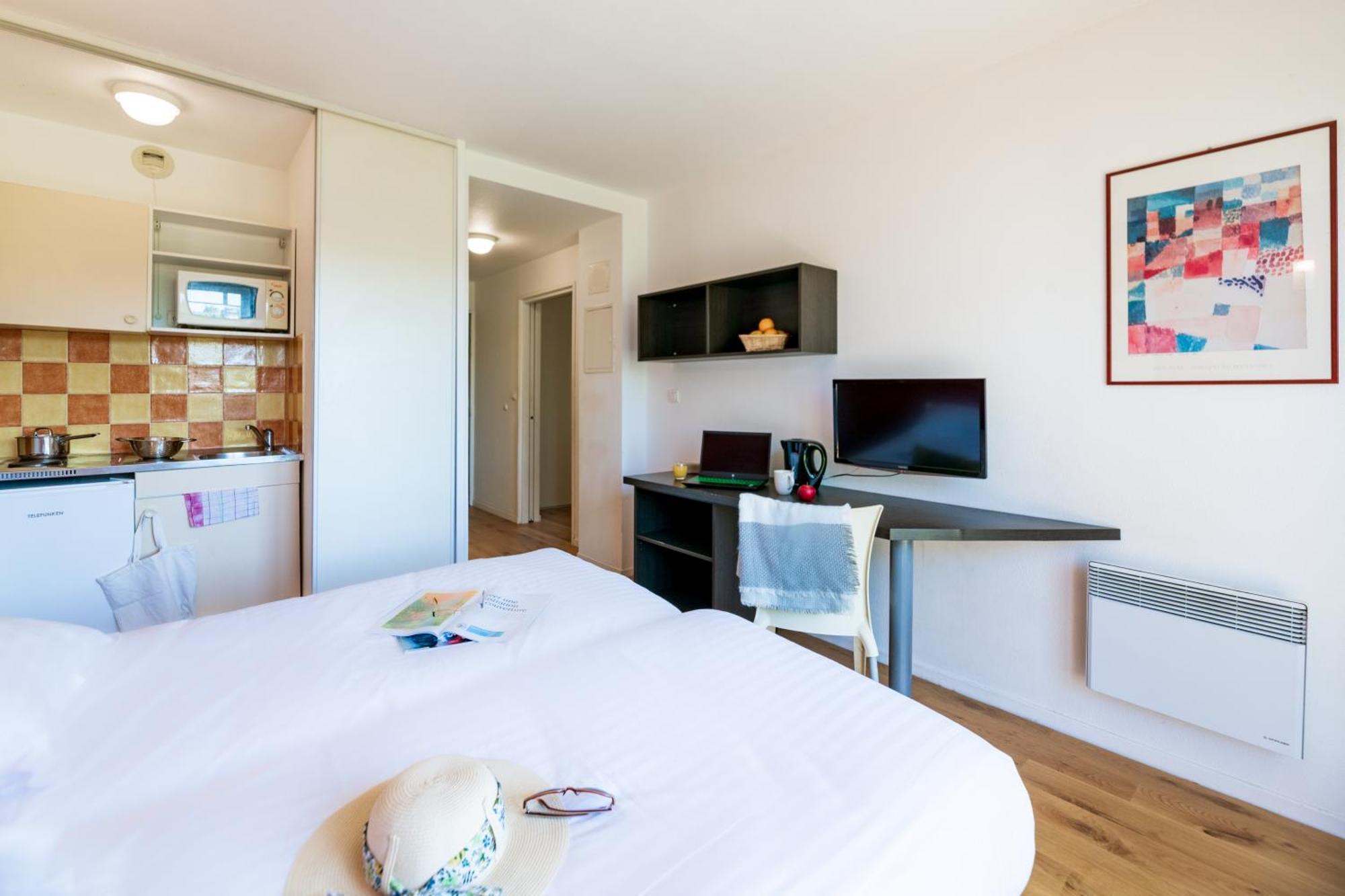 Cerise Valence Aparthotel Валанс Екстериор снимка