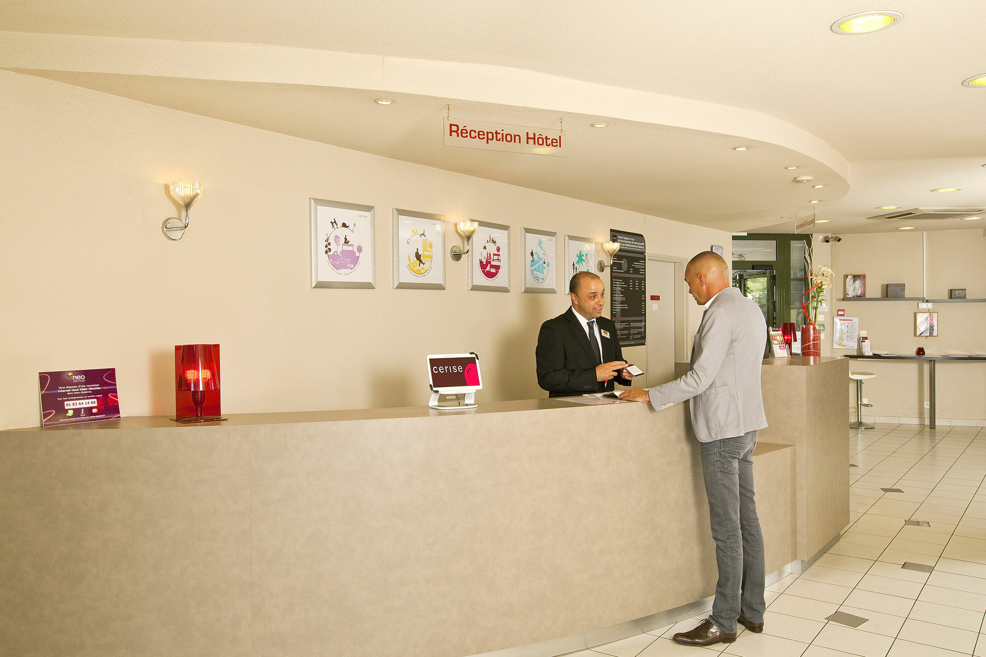 Cerise Valence Aparthotel Валанс Екстериор снимка