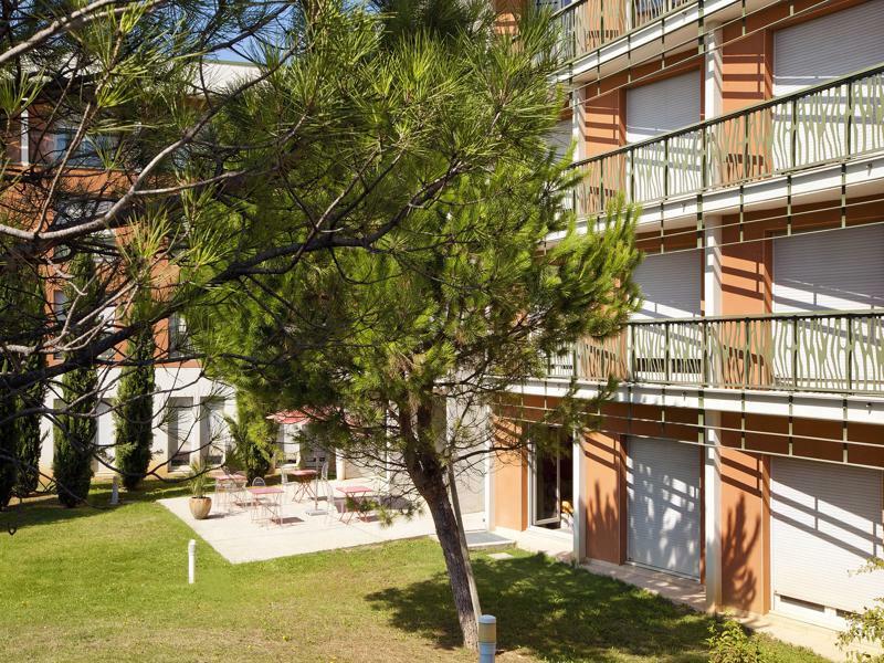 Cerise Valence Aparthotel Валанс Екстериор снимка
