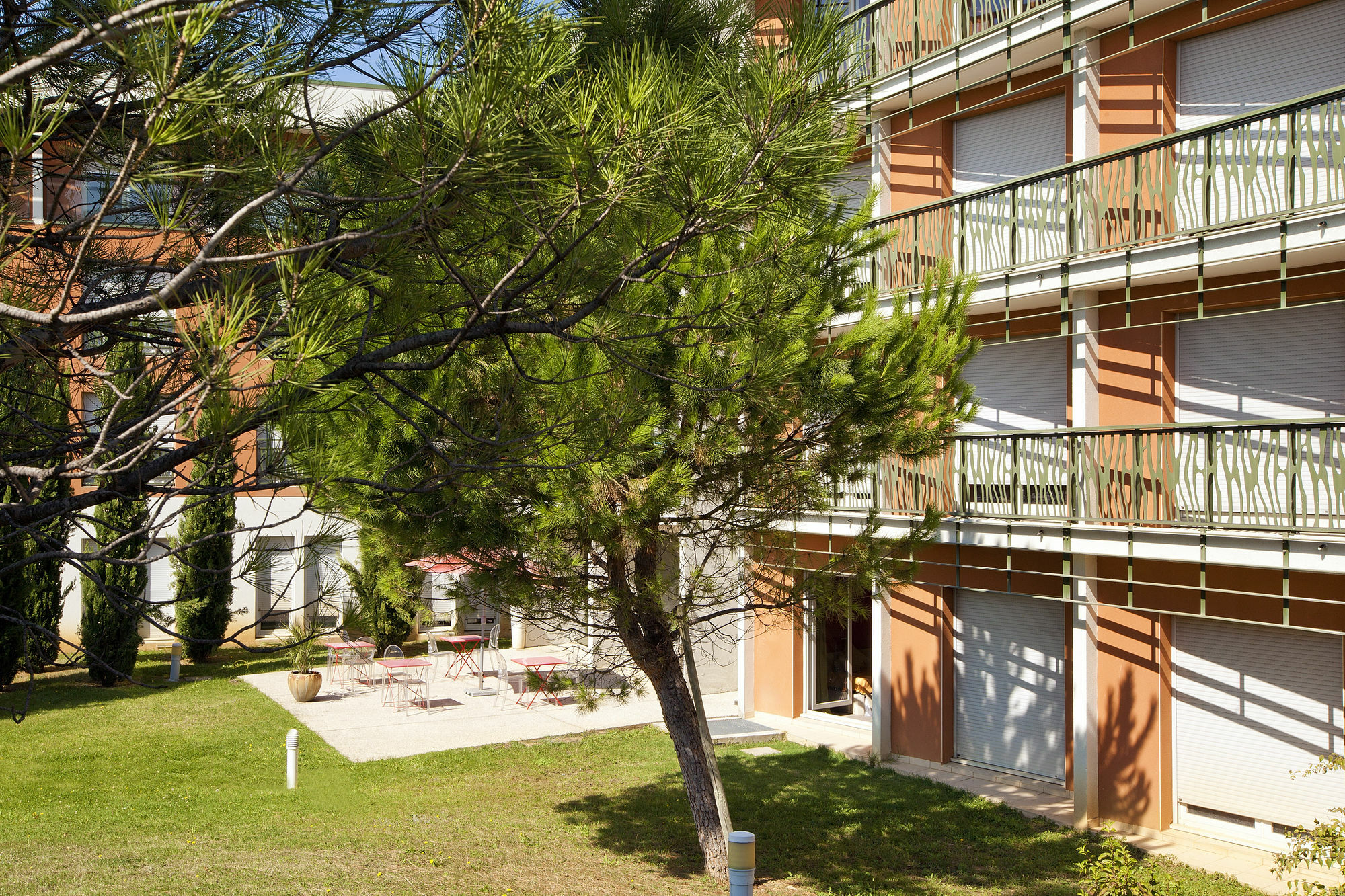 Cerise Valence Aparthotel Валанс Екстериор снимка